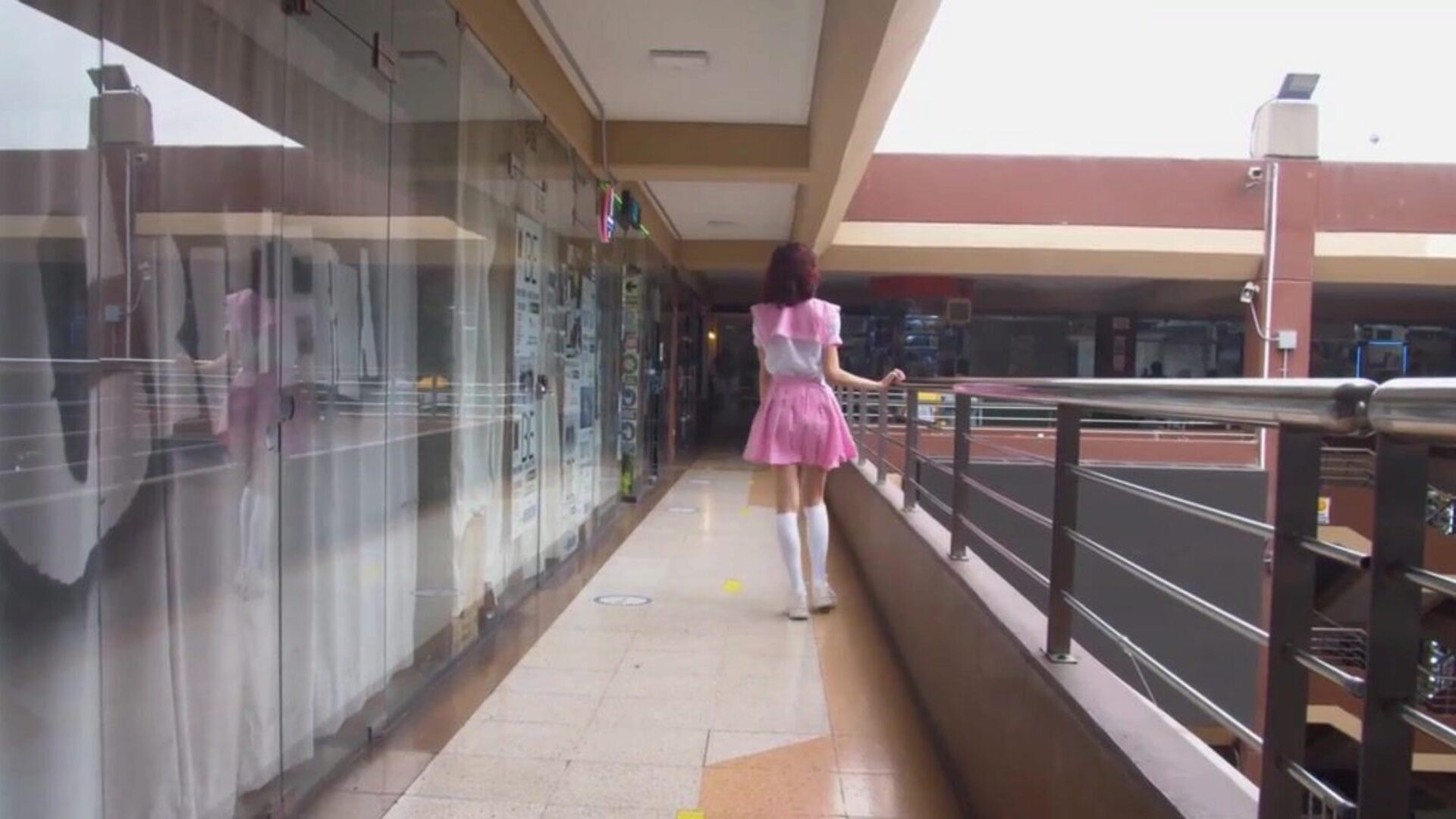 This is how u trick a bashful Venezuelan otaku into passing a job dialogue on the streets of Lima.