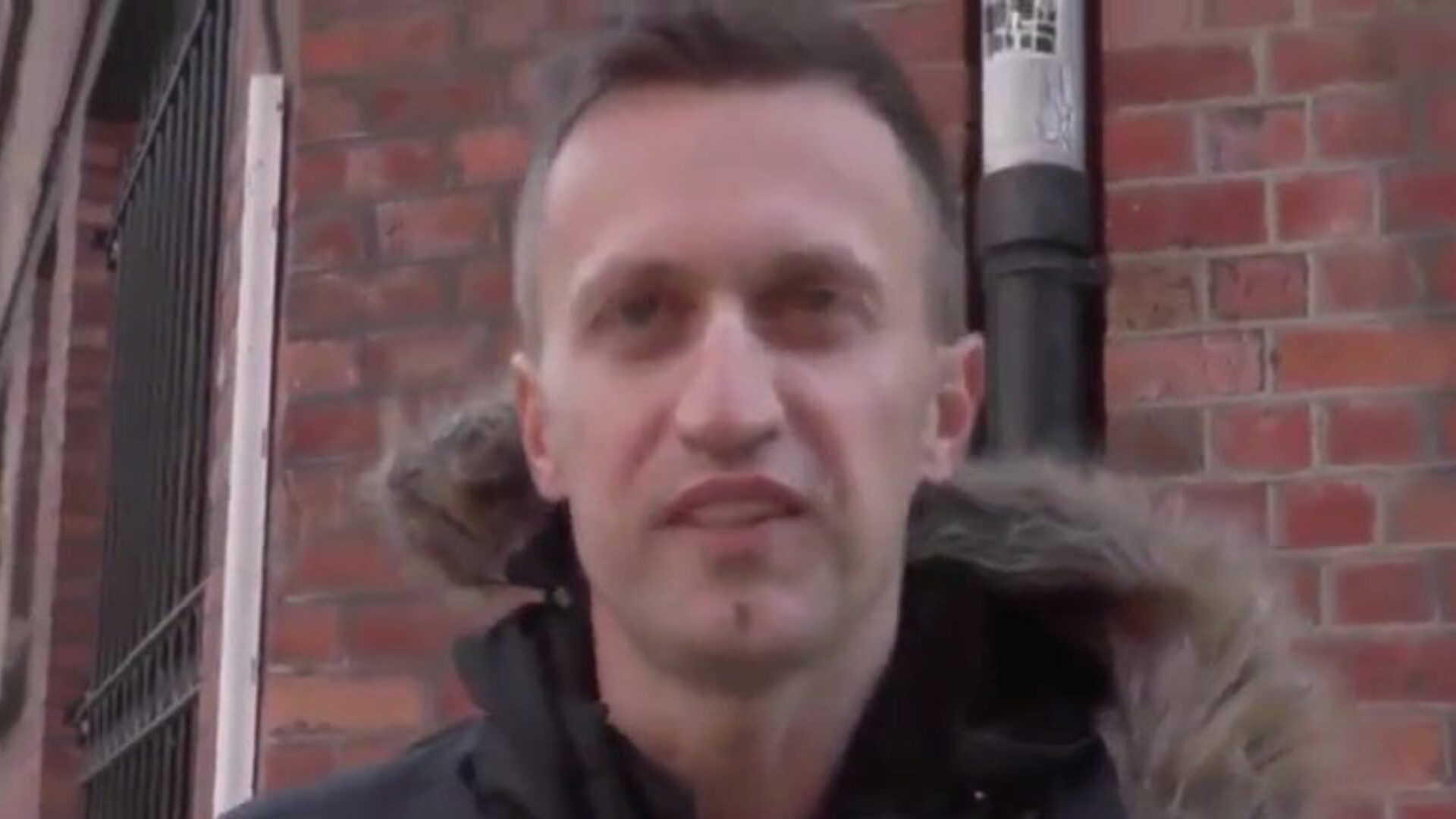 cum dans la bouche d'une chienne avec gros cul