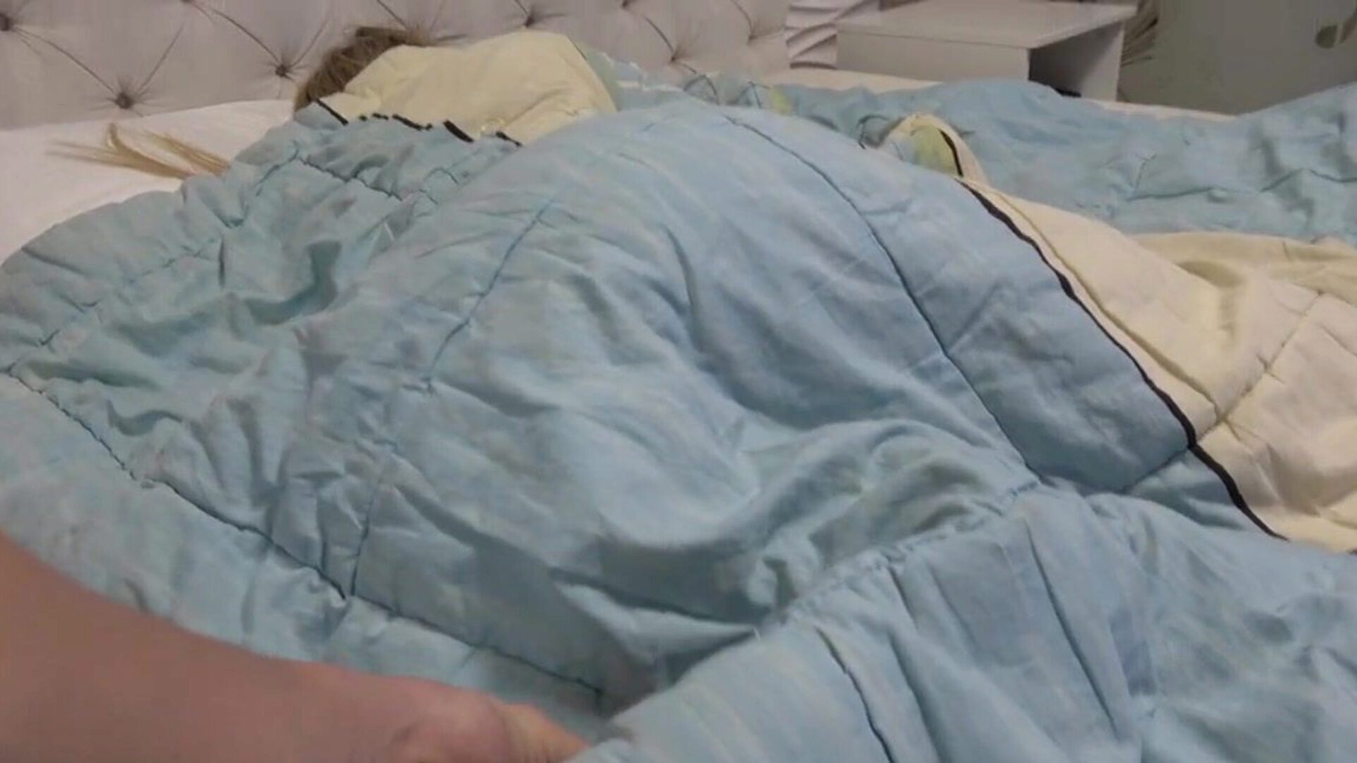 Teen Stepsister Wakes Up to a Hard Cock